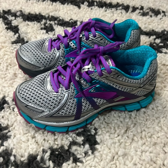 Women’s Brooks GTS 17 Running Shoe - Picture 2 of 8